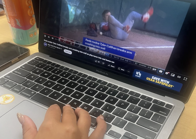 Ava Muzumdar (11) watches rookie Tyler Callihan’s injury footage.
